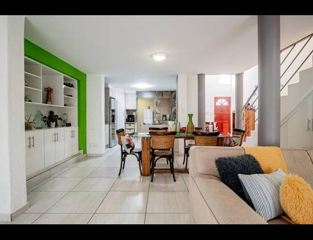 2 BEDROOM TOWNHOUSE FOR SALE IN OAKDENE